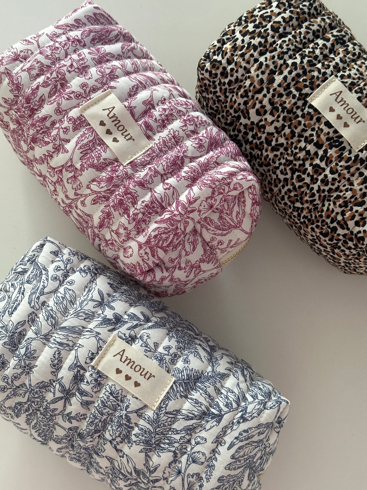 COSMETIC BAG AMOUR