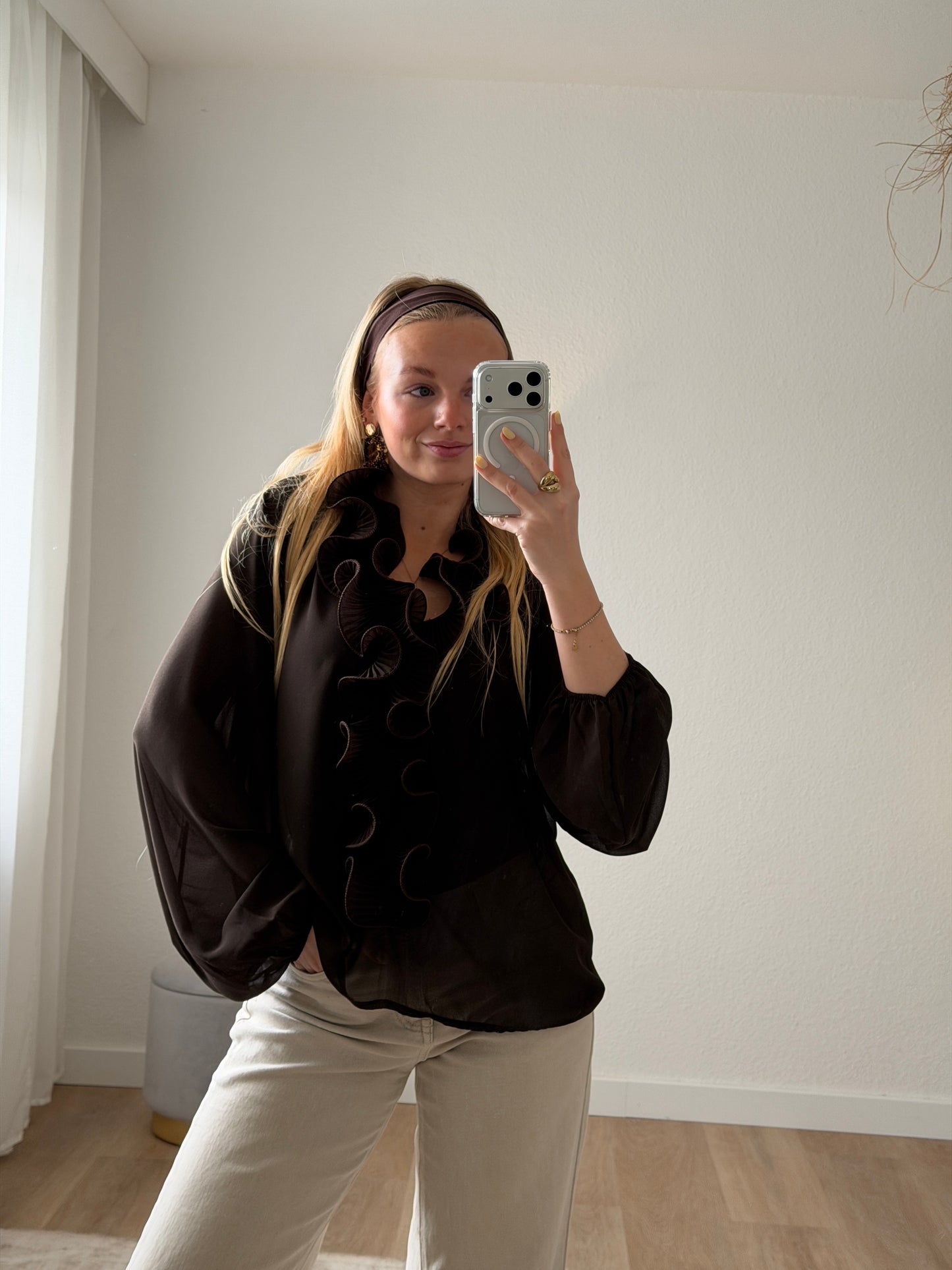BLUSE MIT RÜSCHEN