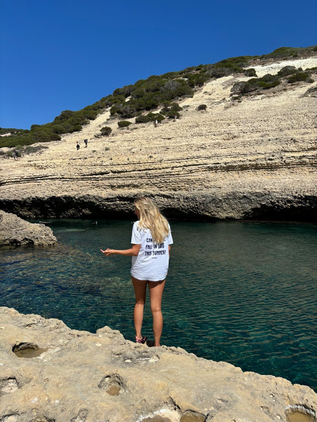 T SHIRT CAN WE STILL FALL IN LOVE THIS SUMMER?