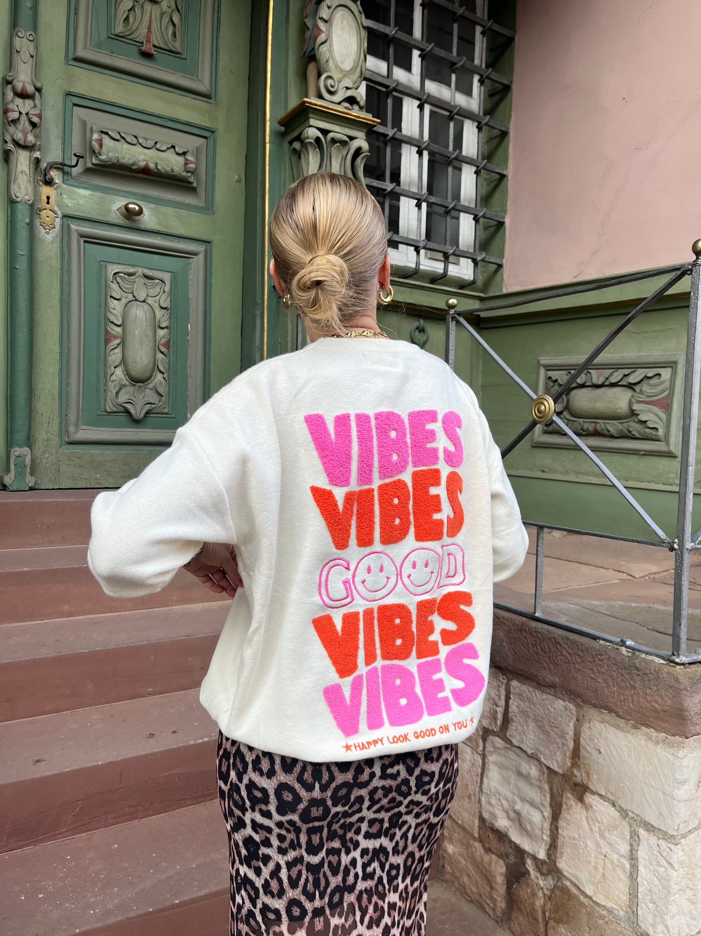 GOOD VIBES PULLOVER BEIGE